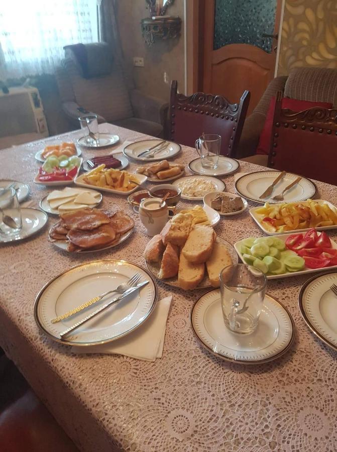 Hostel Saba Kutaisi Esterno foto